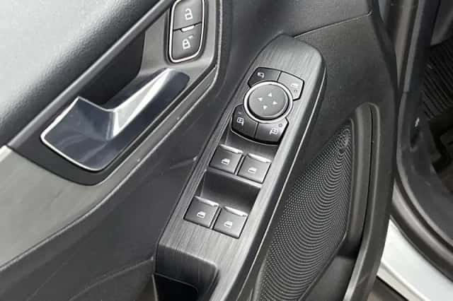 Ford Kuga (2022) thumbnail 26