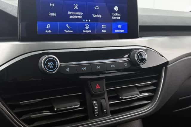 Ford Kuga (2022) thumbnail 10