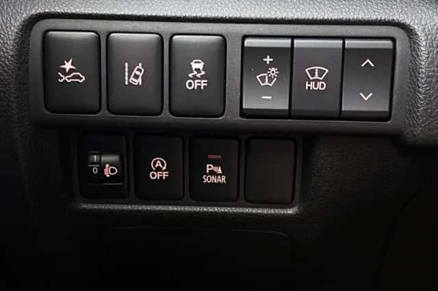 Mitsubishi Eclipse Cross (2018) thumbnail 16
