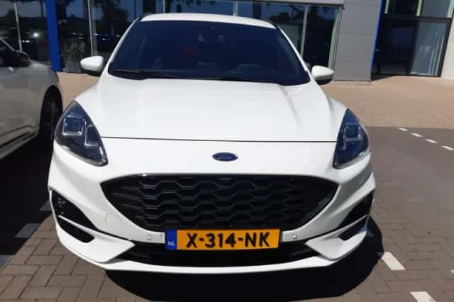 Ford Kuga (2024) thumbnail 2