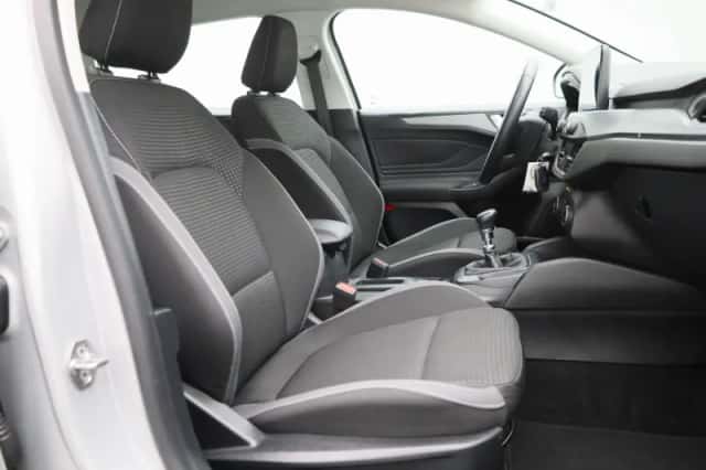 Ford Focus (2023) thumbnail 30