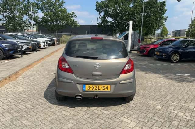Opel Corsa (2014) thumbnail 4