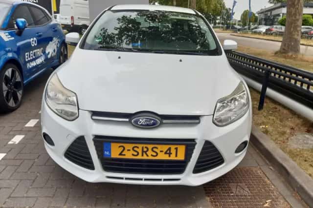 Ford Focus (2013) thumbnail 2