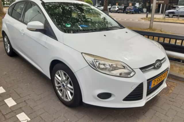 Ford Focus (2013) thumbnail 3