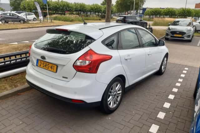 Ford Focus (2013) thumbnail 4