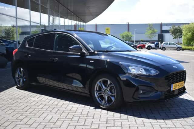 Ford Focus (2019) thumbnail 3