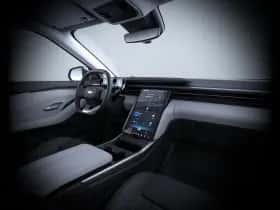 Ford Explorer thumbnail 3