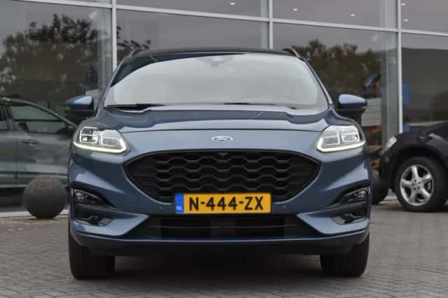 Ford Kuga (2022) thumbnail 2