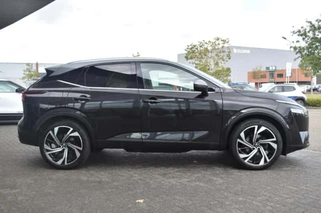 Nissan Qashqai (2022) thumbnail 4