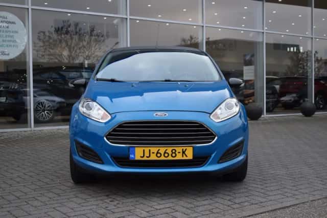 Ford Fiesta (2016) thumbnail 2