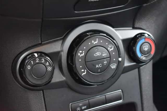 Ford Fiesta (2016) thumbnail 29