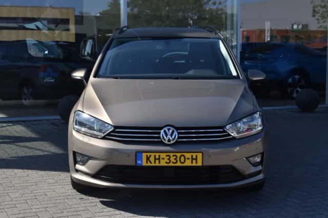 Volkswagen Golf Sportsvan (2015) thumbnail 2