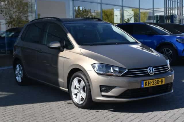 Volkswagen Golf Sportsvan (2015) thumbnail 3