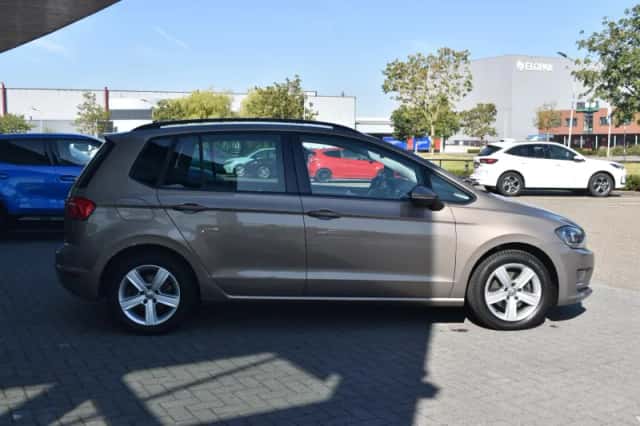 Volkswagen Golf Sportsvan (2015) thumbnail 4