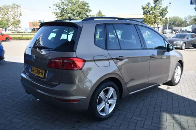 Volkswagen Golf Sportsvan (2015) thumbnail 5