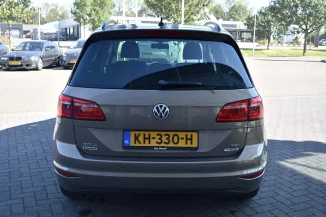 Volkswagen Golf Sportsvan (2015) thumbnail 6