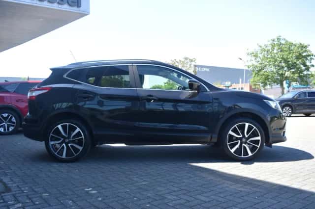 Nissan Qashqai (2017) thumbnail 4