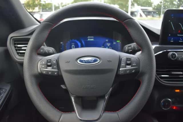 Ford Kuga (2023) thumbnail 25