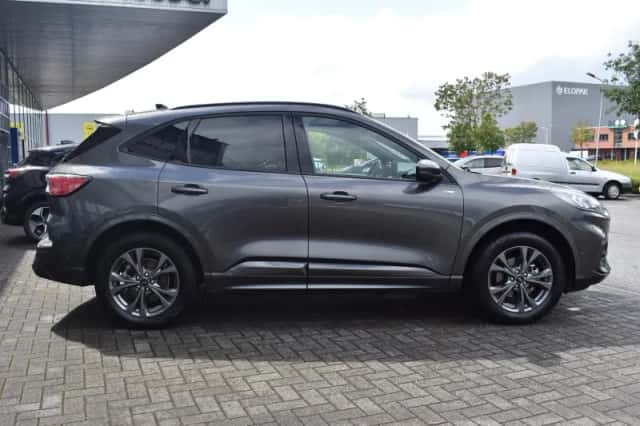 Ford Kuga (2023) thumbnail 4