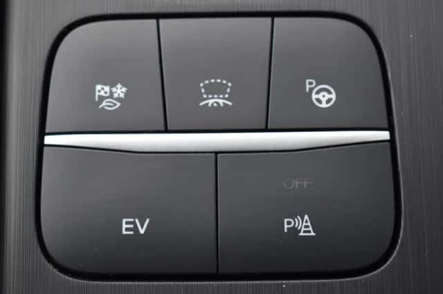 Ford Kuga (2023) thumbnail 49
