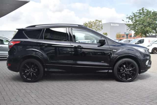 Ford Kuga (2018) thumbnail 4
