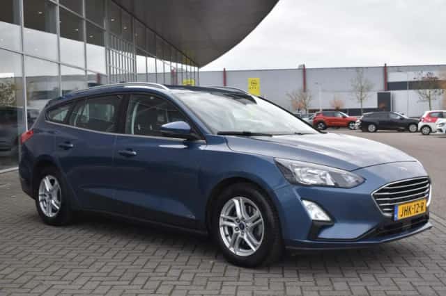 Ford Focus (2021) thumbnail 3
