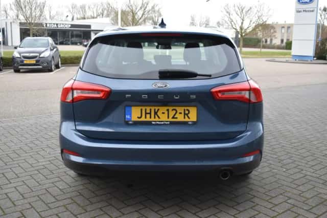 Ford Focus (2021) thumbnail 6