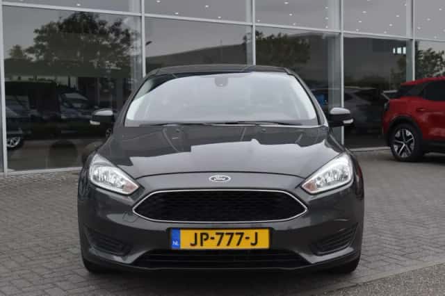 Ford Focus (2016) thumbnail 2