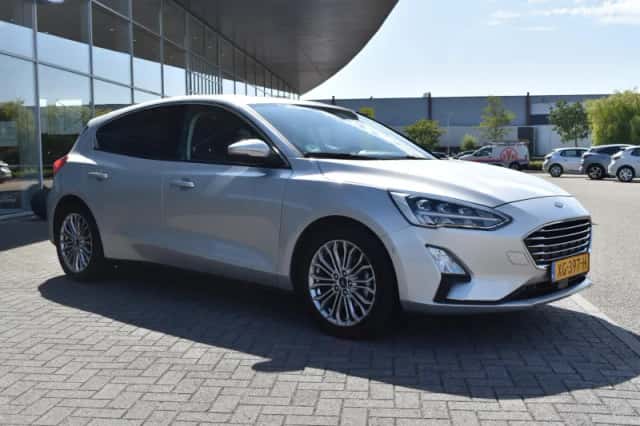 Ford Focus (2018) thumbnail 3
