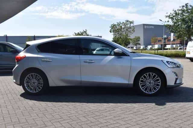 Ford Focus (2018) thumbnail 4