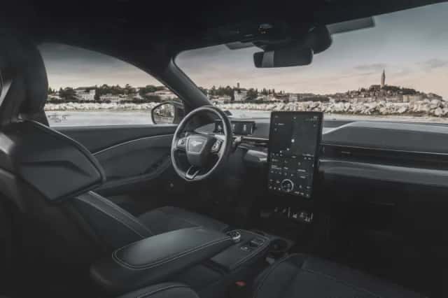 Ford Mustang Mach-E (2026) thumbnail 14