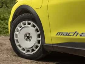 Ford Mustang Mach-E thumbnail 10