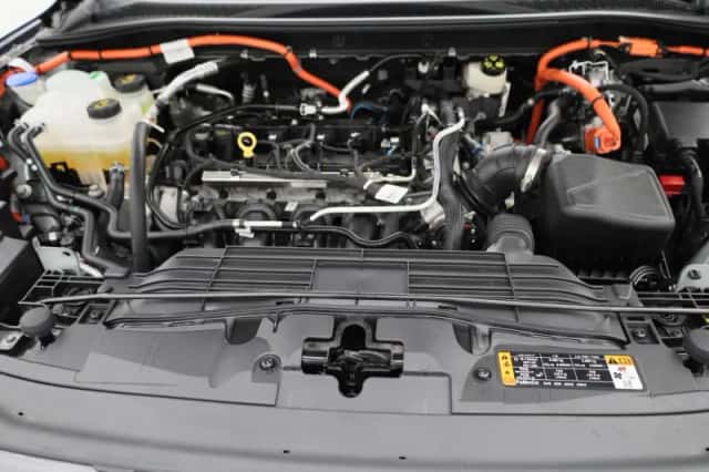 Ford Kuga (2025) thumbnail 31