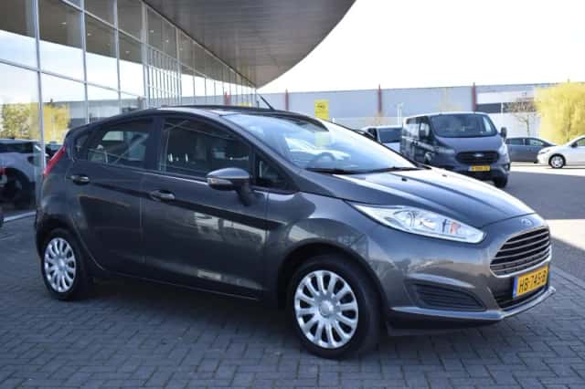 Ford Fiesta (2015) thumbnail 3