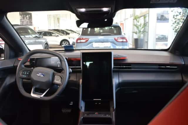 Ford Explorer (2026) thumbnail 2