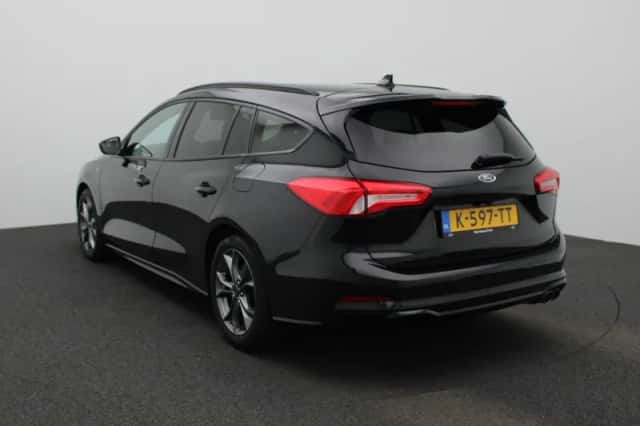 Ford Focus (2021) thumbnail 2