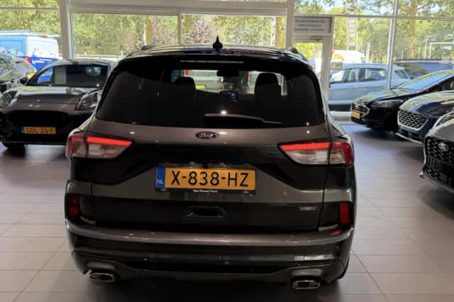 Ford Kuga (2023) thumbnail 3