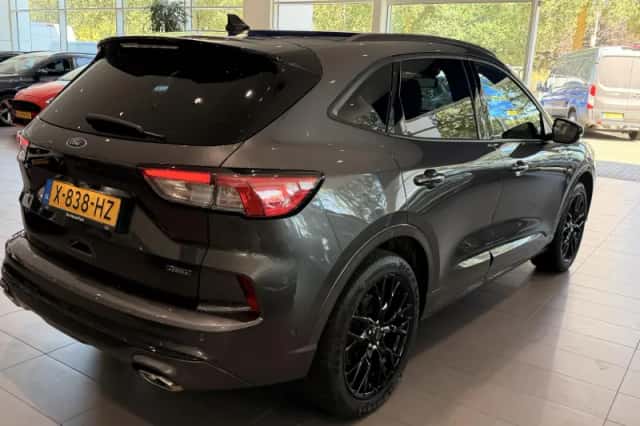 Ford Kuga (2023) thumbnail 4