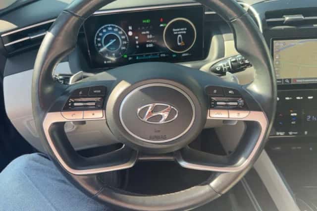 Hyundai Tucson (2022) thumbnail 2