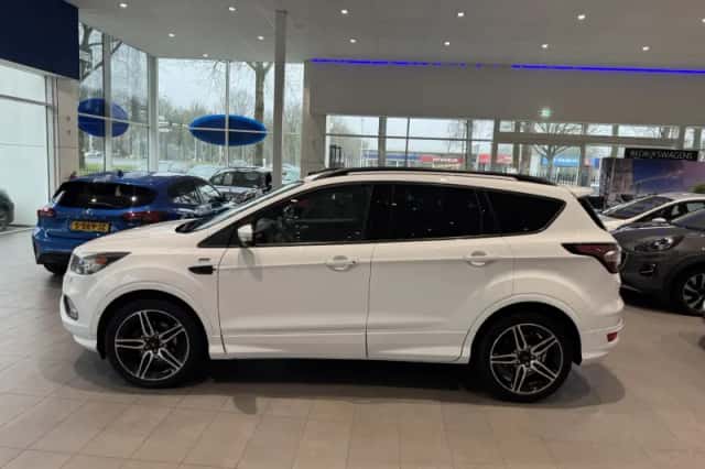 Ford Kuga (2017) thumbnail 2