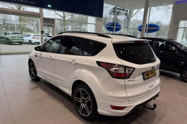 Ford Kuga (2017) thumbnail 3