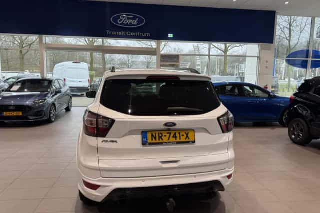 Ford Kuga (2017) thumbnail 4
