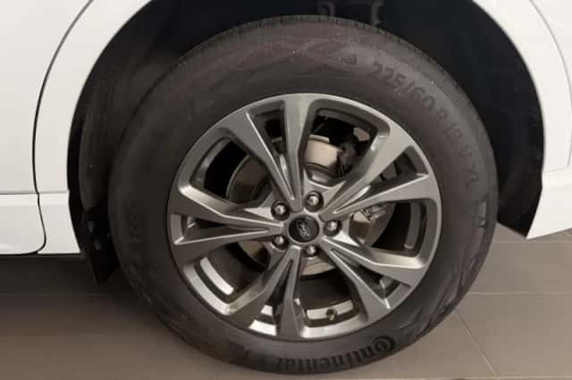 Ford Kuga (2023) thumbnail 4