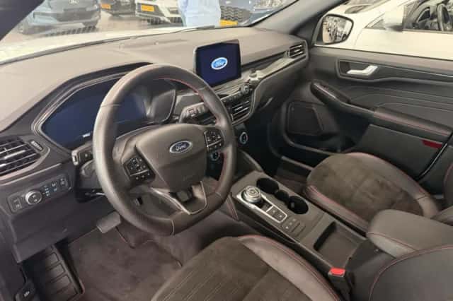 Ford Kuga (2023) thumbnail 5