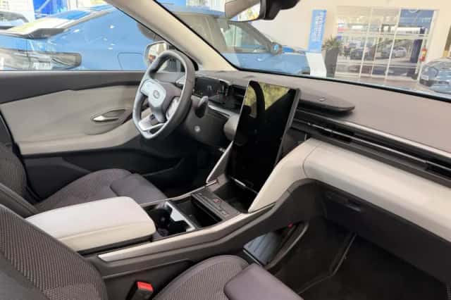 Ford Explorer (2026) thumbnail 5
