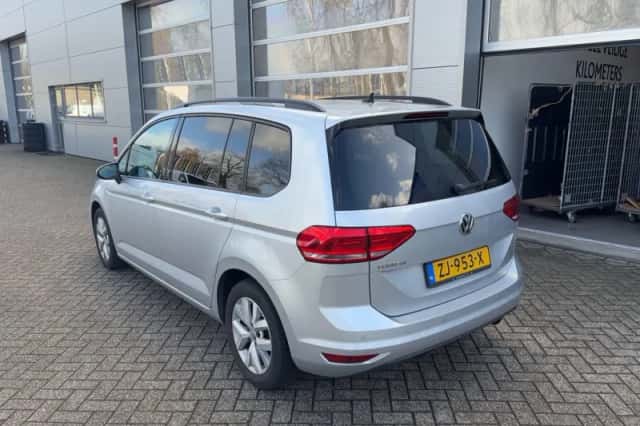 Volkswagen Touran (2019) thumbnail 2