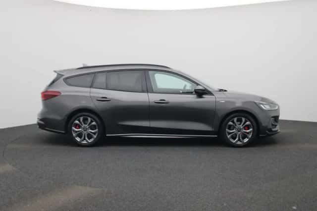 Ford Focus (2023) thumbnail 6