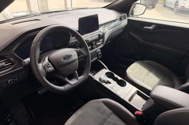 Ford Kuga (2024) thumbnail 4