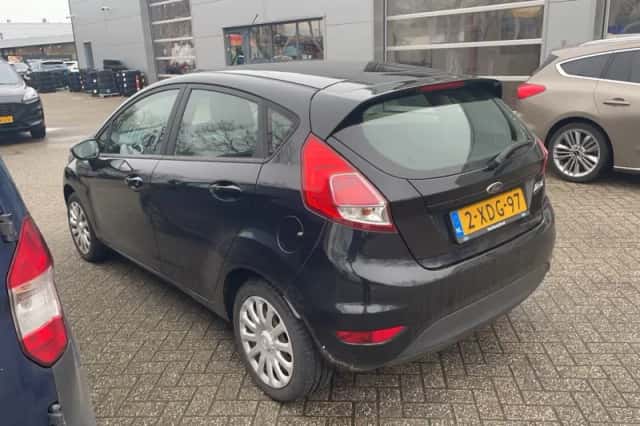 Ford Fiesta (2014) thumbnail 2