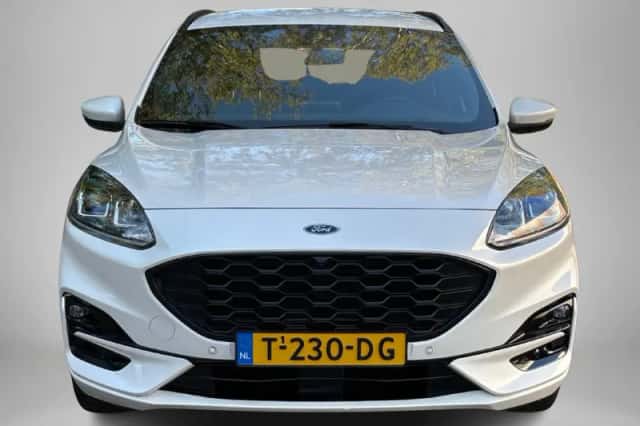 Ford Kuga (2023) thumbnail 5